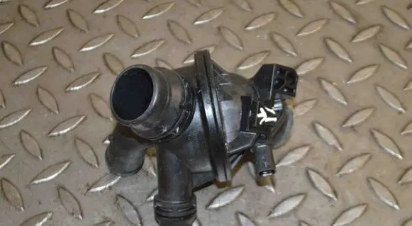 BMW 5 F10 F11 Thermostat 6644619 6601544