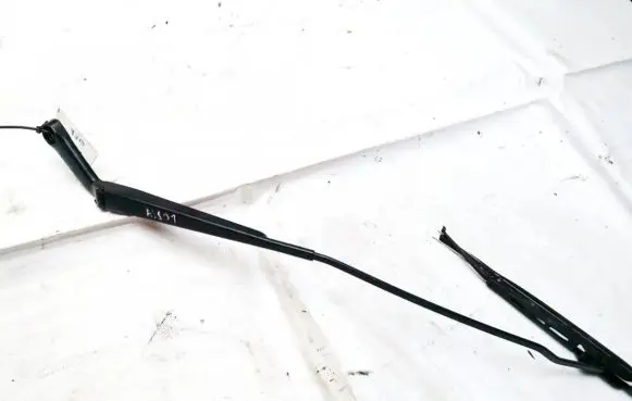 Skoda Octavia Mk1 (1U) Front wiper blade arm