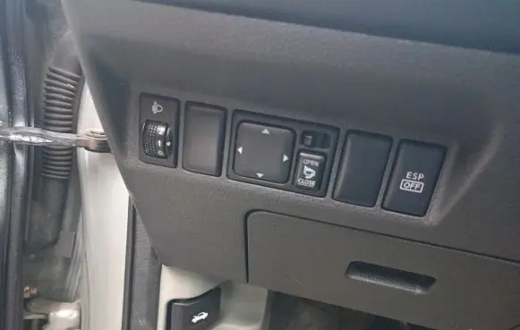 Nissan X-Trail T30 Headlight level height control switch