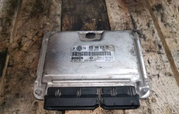 Volkswagen Golf IV Engine control unit/module 038906019DD 0281011065