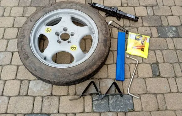 BMW X5 E53 R19 spare wheel 6756858