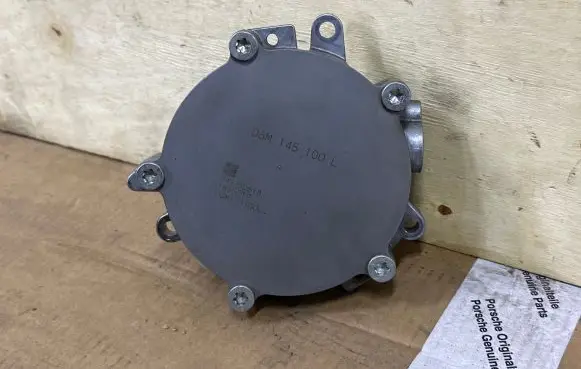 Porsche Panamera (970) Vacuum pump 06M145100L 1855219 GH5250618