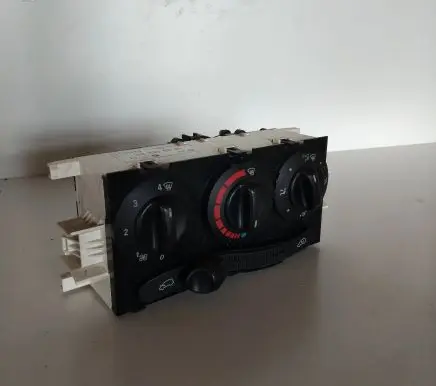Mercedes-Benz A W168 Climate control unit 1688300385 Q113499