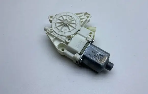 Mercedes-Benz E W212 Front door window regulator motor A2048200142 0130822503