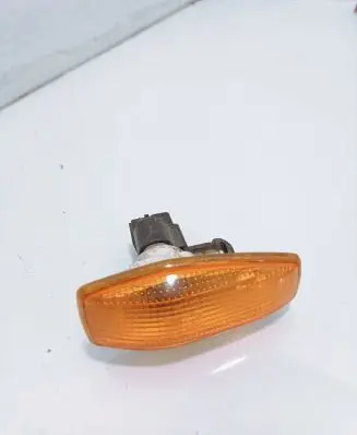 Hyundai Elantra Front fender indicator light