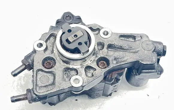 Mercedes-Benz C W204 Fuel injection high pressure pump A6460700201