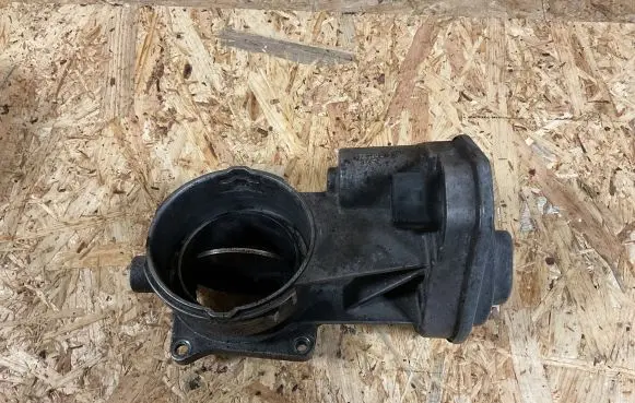 Volkswagen Touareg I Throttle valve 07Z128039A