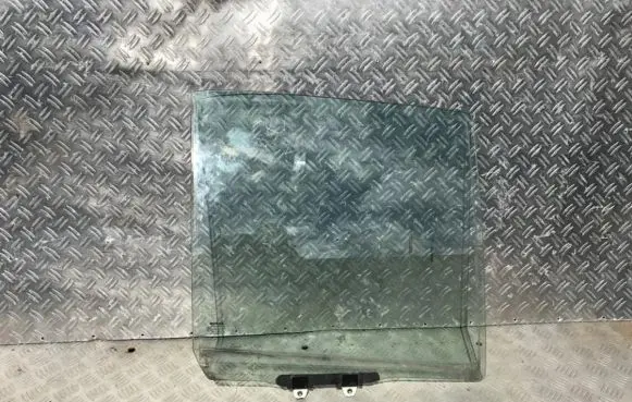 Honda CR-V Rear door window glass