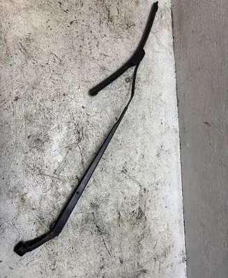 Toyota Corolla Verso AR10 Front wiper blade arm 6800