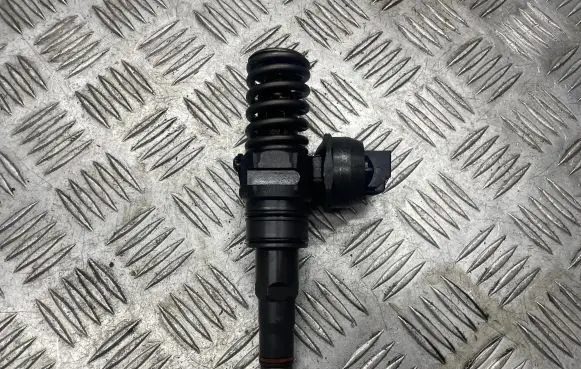 Skoda Octavia Mk2 (1Z) Fuel injector 038130073AG