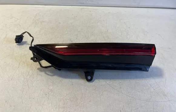 Polestar 2 Tailgate rear/tail lights 