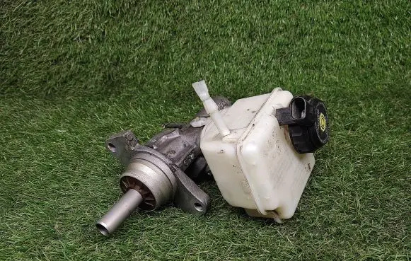 Master brake cylinder
