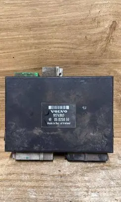 Volvo S70 V70 V70 XC Air suspension control unit module (rear) 9174906