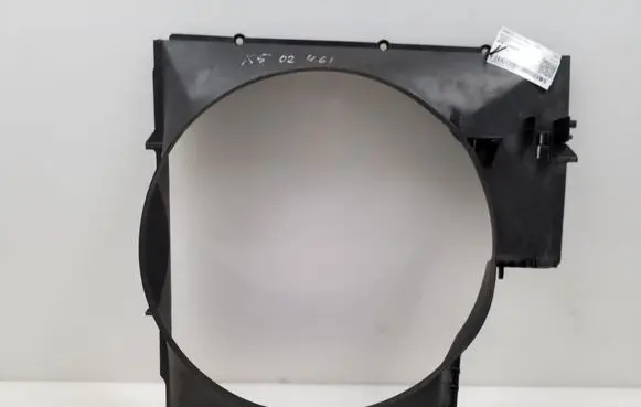 BMW X5 E53 Radiator cooling fan shroud 1439107