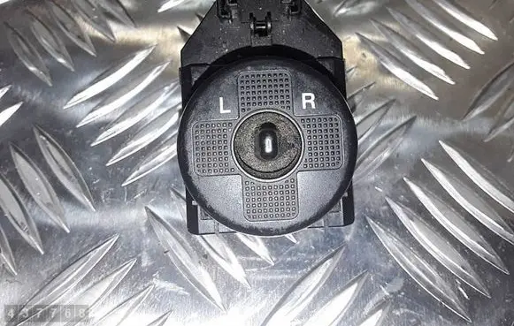Hyundai Tucson JM Electric window control switch
