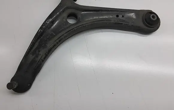 Mitsubishi Outlander Front lower control arm/wishbone 4013A499
