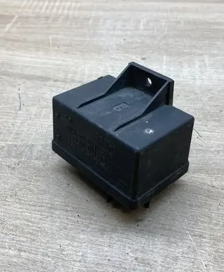 Peugeot 307 Glow plug pre-heat relay 0281003018