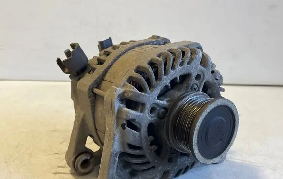 Opel Vivaro Generator/alternator 9824742880