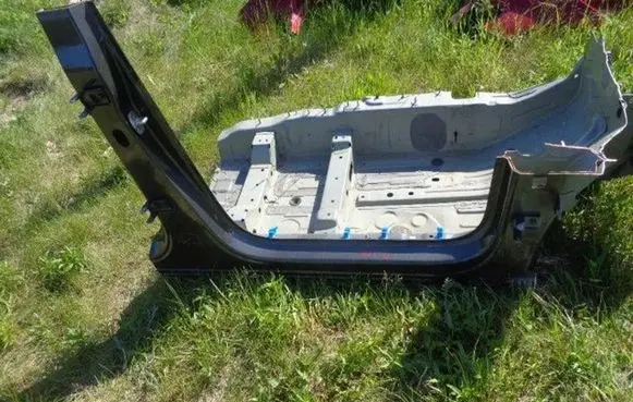 Peugeot 5008 II Pillar (middle) 