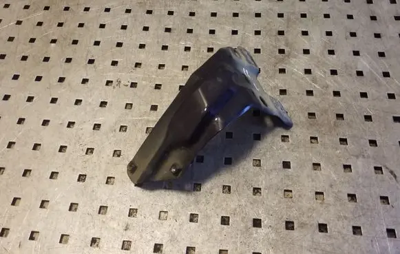 Volkswagen Eos Fender mounting bracket 1Q0821136