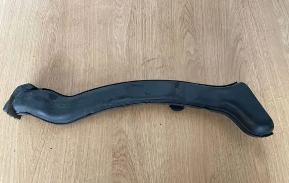 Jeep Grand Cherokee Air intake duct part 57010638AC