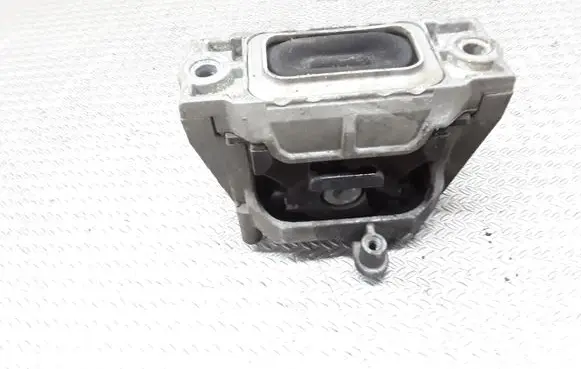 Skoda Octavia Mk2 (1Z) Engine mount bracket