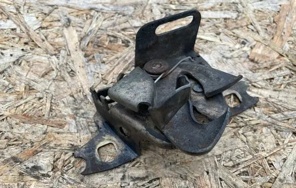Volkswagen Golf III Engine bonnet/hood hinges