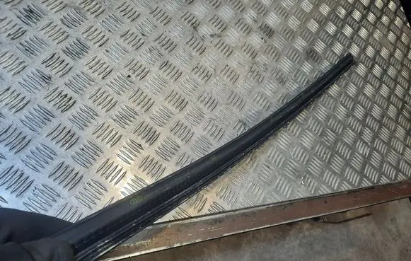 Audi A3 S3 8V Rubber seal front door window/glass 8V5837479