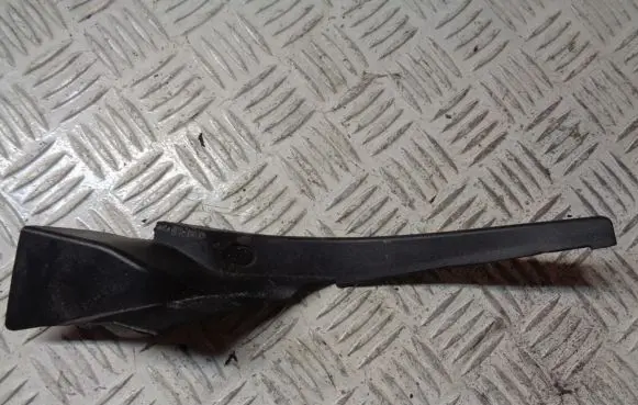 Mazda 5 Windshield trim K2443