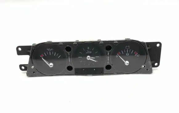 Jaguar XK8 - XKR Clock 3W8310B765AA