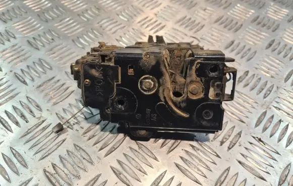 Volkswagen PASSAT B5 Coupe door lock (next to the handle) 