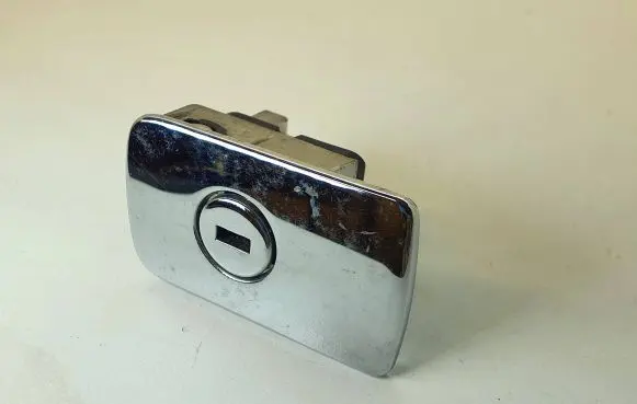 Volkswagen PASSAT B6 Glove box lock 1K1857147B 1K1857077