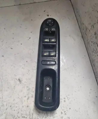Peugeot 407 Electric window control switch 532645