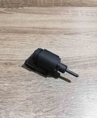 Volkswagen Touareg I Brake pedal sensor switch 8E0945515 19322004