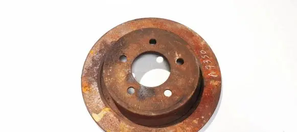 Chrysler Pacifica Rear brake disc neventiliuojamas