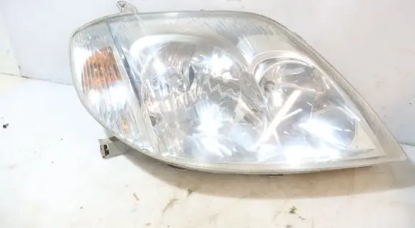 Toyota Corolla Verso E121 Headlight/headlamp
