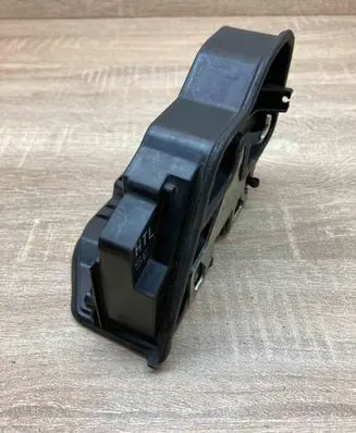 BMW X3 E83 Rear door lock 7167075