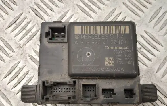 Mercedes-Benz Sprinter W906 Door control unit/module A9068204126