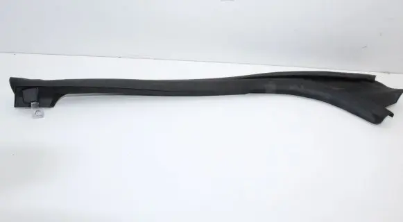 Audi A5 8T 8F Rubber seal front door (on door) 8F0831722