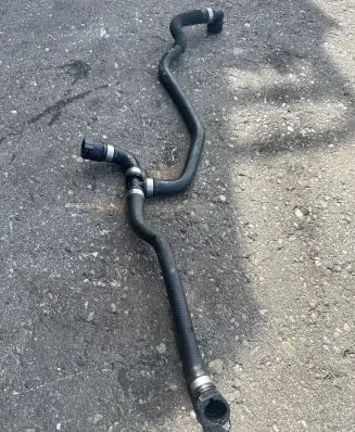 BMW 5 G30 G31 Engine coolant pipe/hose 8602615
