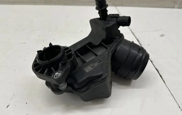 Volkswagen Golf VIII Intake resonator 05E129654B