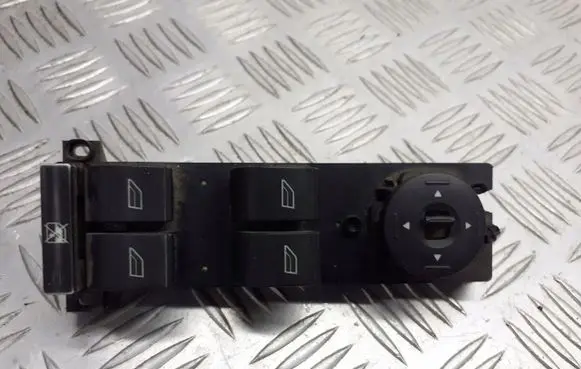 Ford Focus Front door window switch trim 3M5T14A132AG