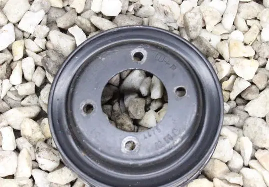 BMW 5 E39 Water pump pulley 2246129