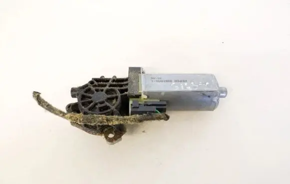 Mercedes-Benz E W211 Seat adjustment motor 0390203002 82041898-4