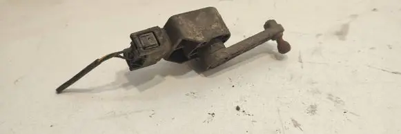 Headlight/headlamp level sensor