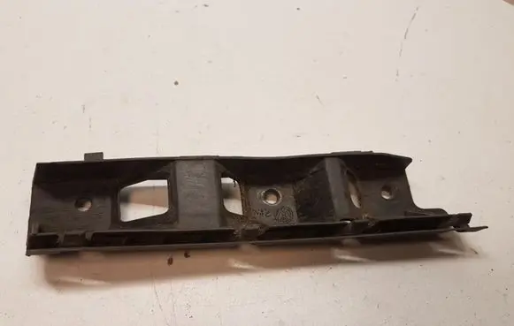 Volkswagen PASSAT B6 Front bumper mounting bracket 3C0807184