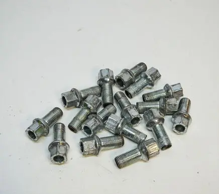Seat Leon (5F) Nuts/bolts 