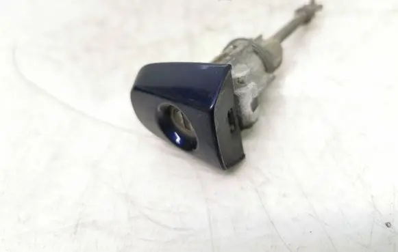 Toyota Avensis T250 Front door lock (next to the handle) N0501337