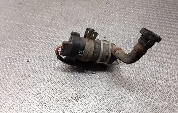 Honda CR-V Headlight washer pump