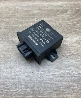 Mercedes-Benz E W211 Light module LCM A2118200985 5DF008278